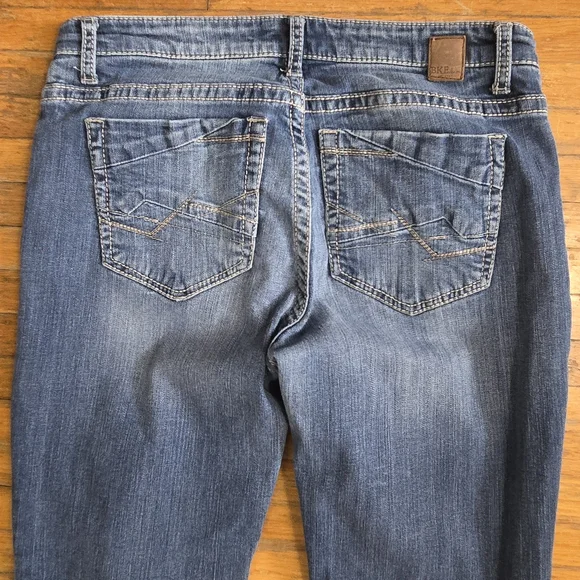 BKE Payton Bootcut Size 30R Medium Wash Distressed Low Rise Women’s Jeans - Picture 6 of 10